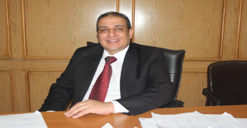  الدكتور أحمد زاهر