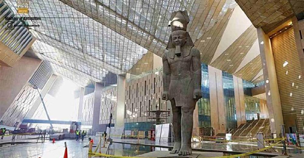 الرئيس السيسي يوجه بتطبيق أحدث تقنيات العرض المتحفي بالمتحف المصري…
