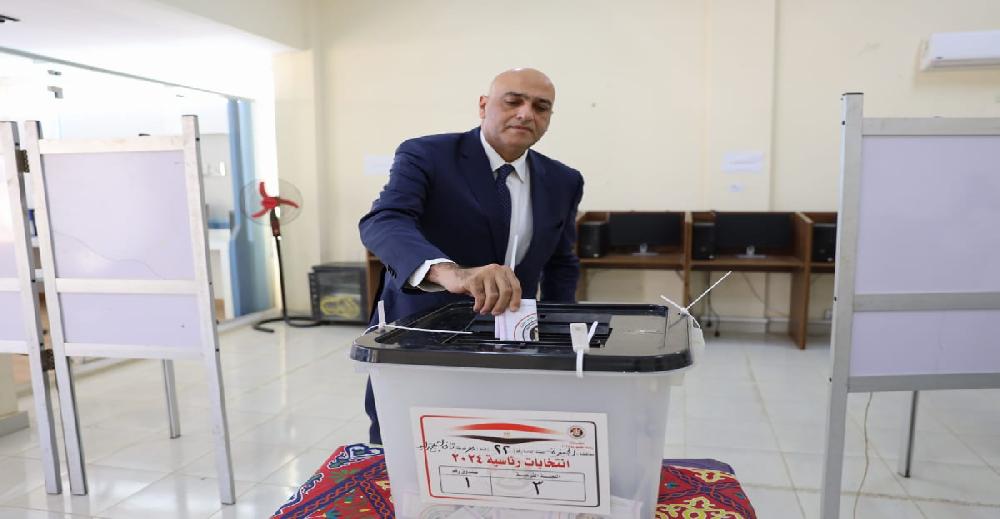 باسل رحمي يدلى بصوته فى الانتخابات الرئاسية بمدينة الشيخ زايد فى محافظة…