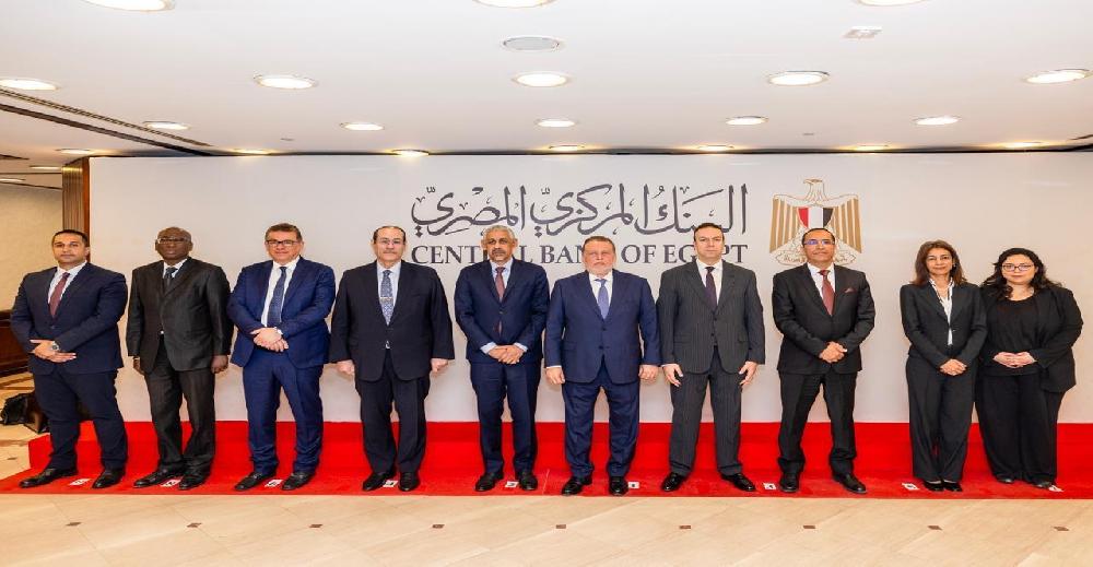 محافظ البنك المركزي المصري يلتقي رئيس مجموعة بنك التنمية الإفريقي…